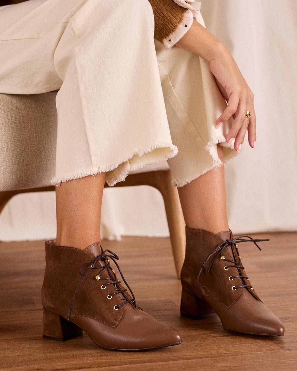Camila Stiefeletten mit Absatz und Schnürsenkeln