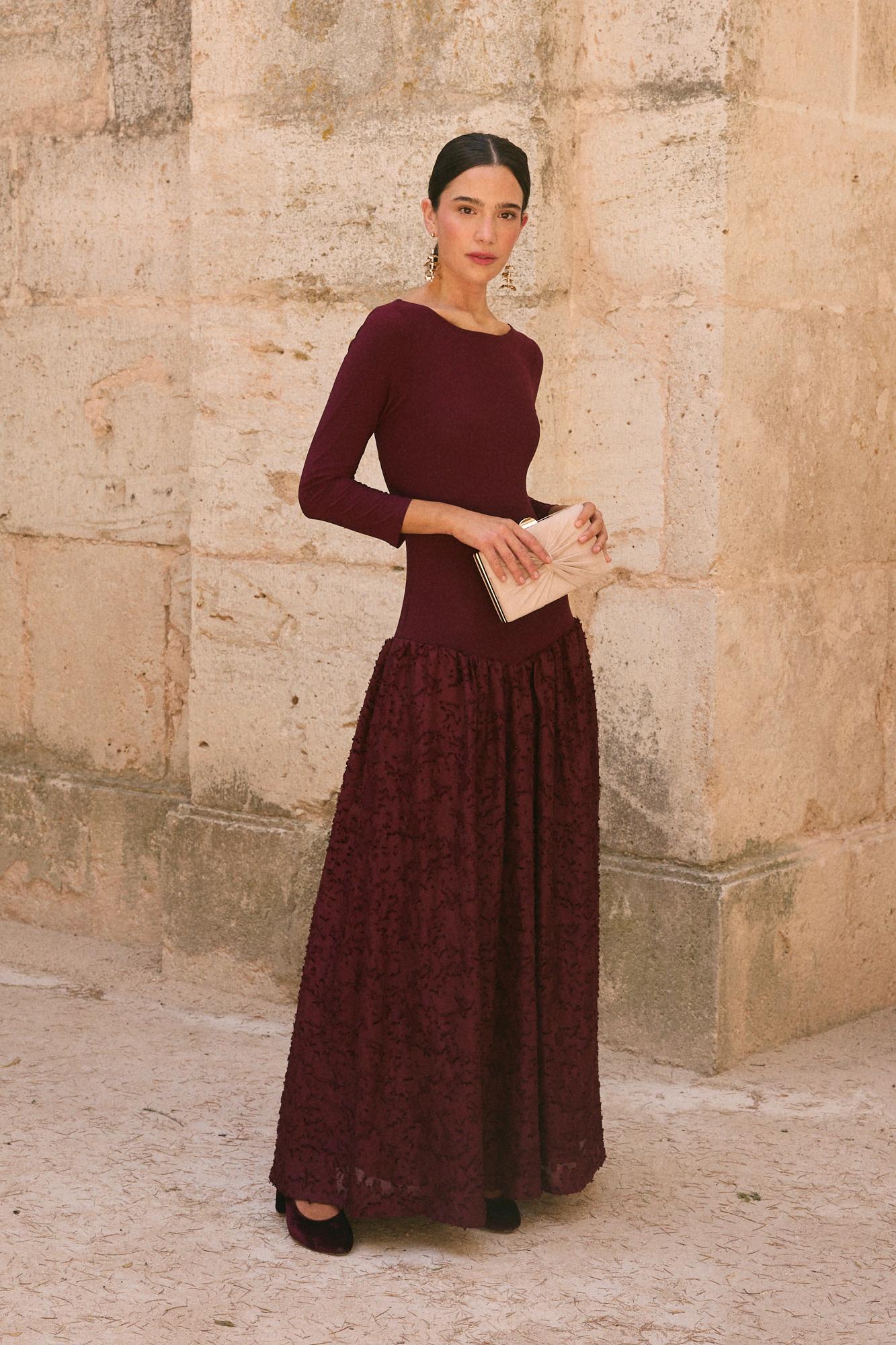 Kleid für Gäste in Granatrot
