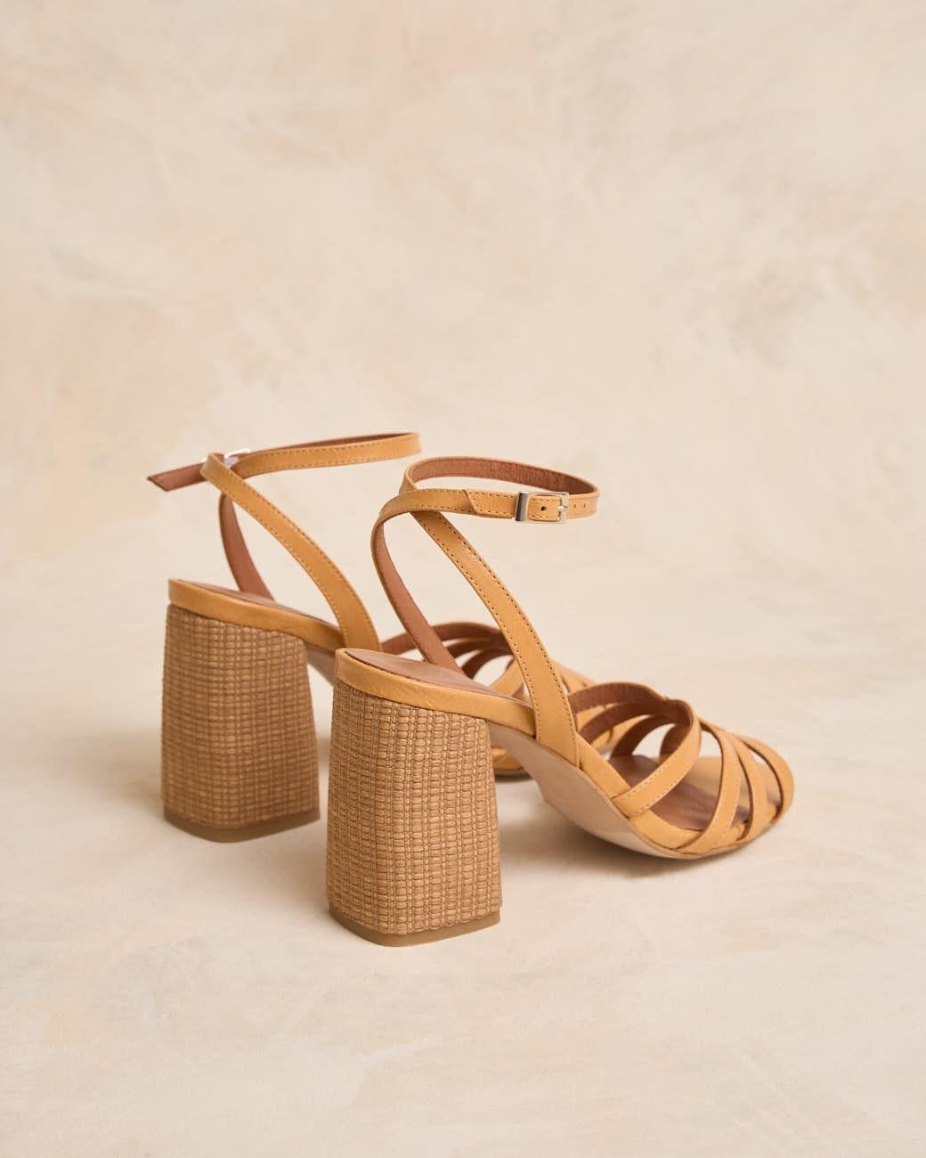 Benita Sandale mit Knoten