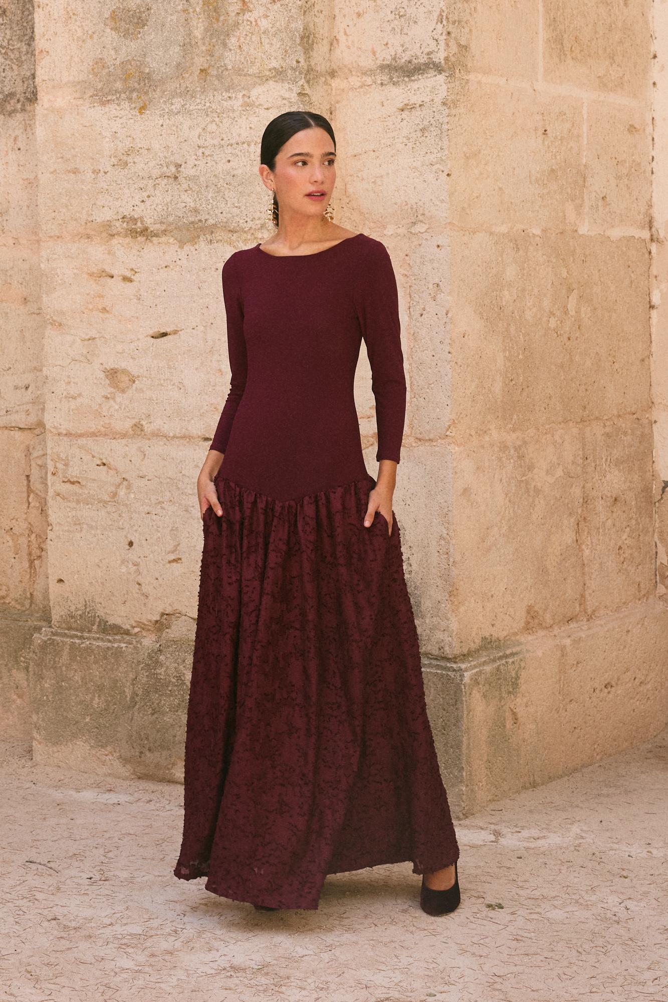 Kleid für Gäste in Granatrot