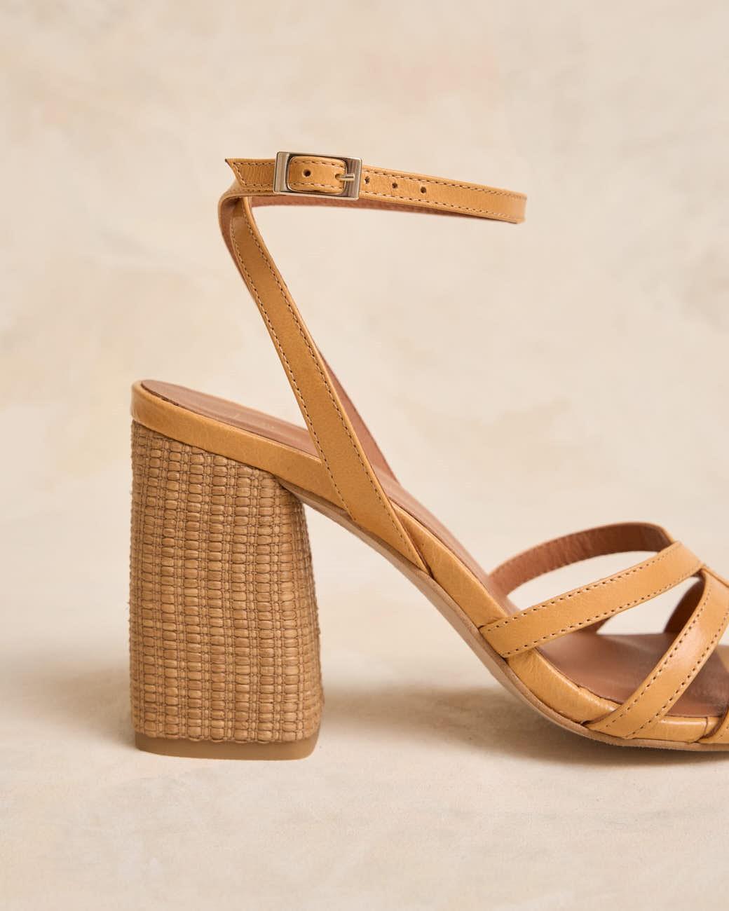 Benita Sandale mit Knoten
