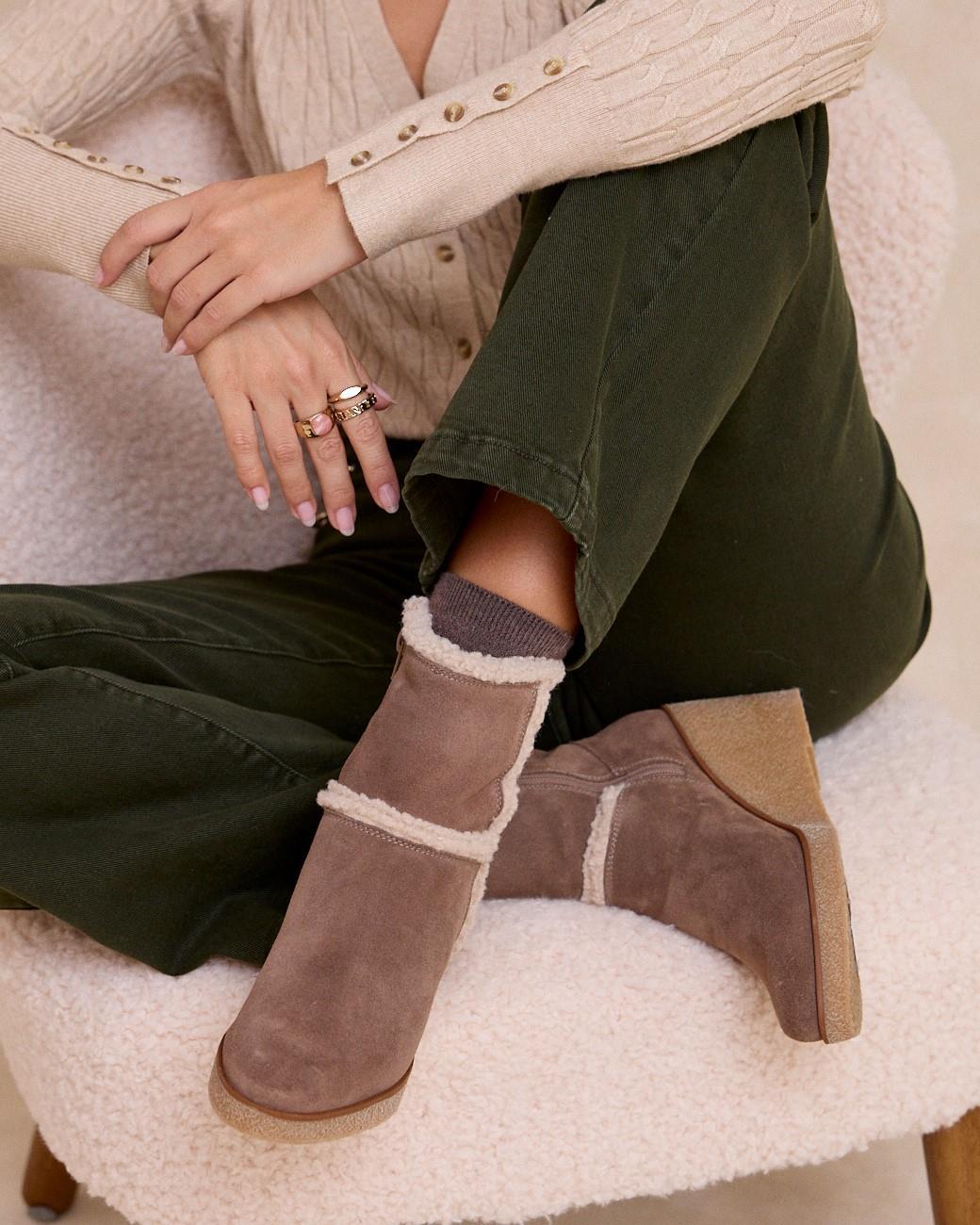 Taupefarbene Stiefelette Betina