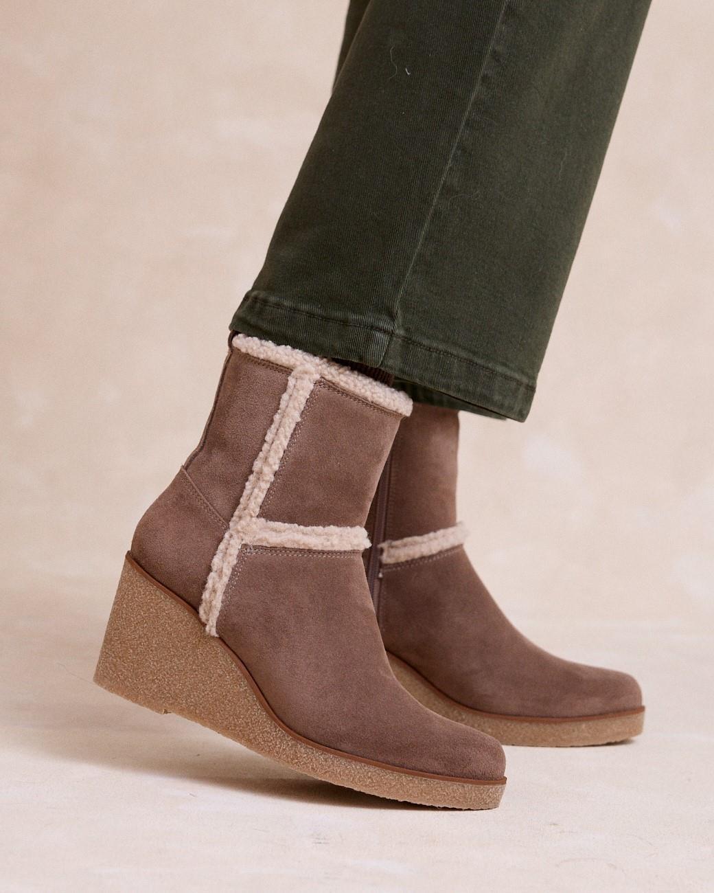 Taupefarbene Stiefelette Betina