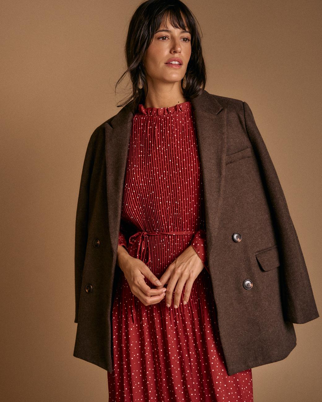 Kleid mit granatfarbenen Punkten