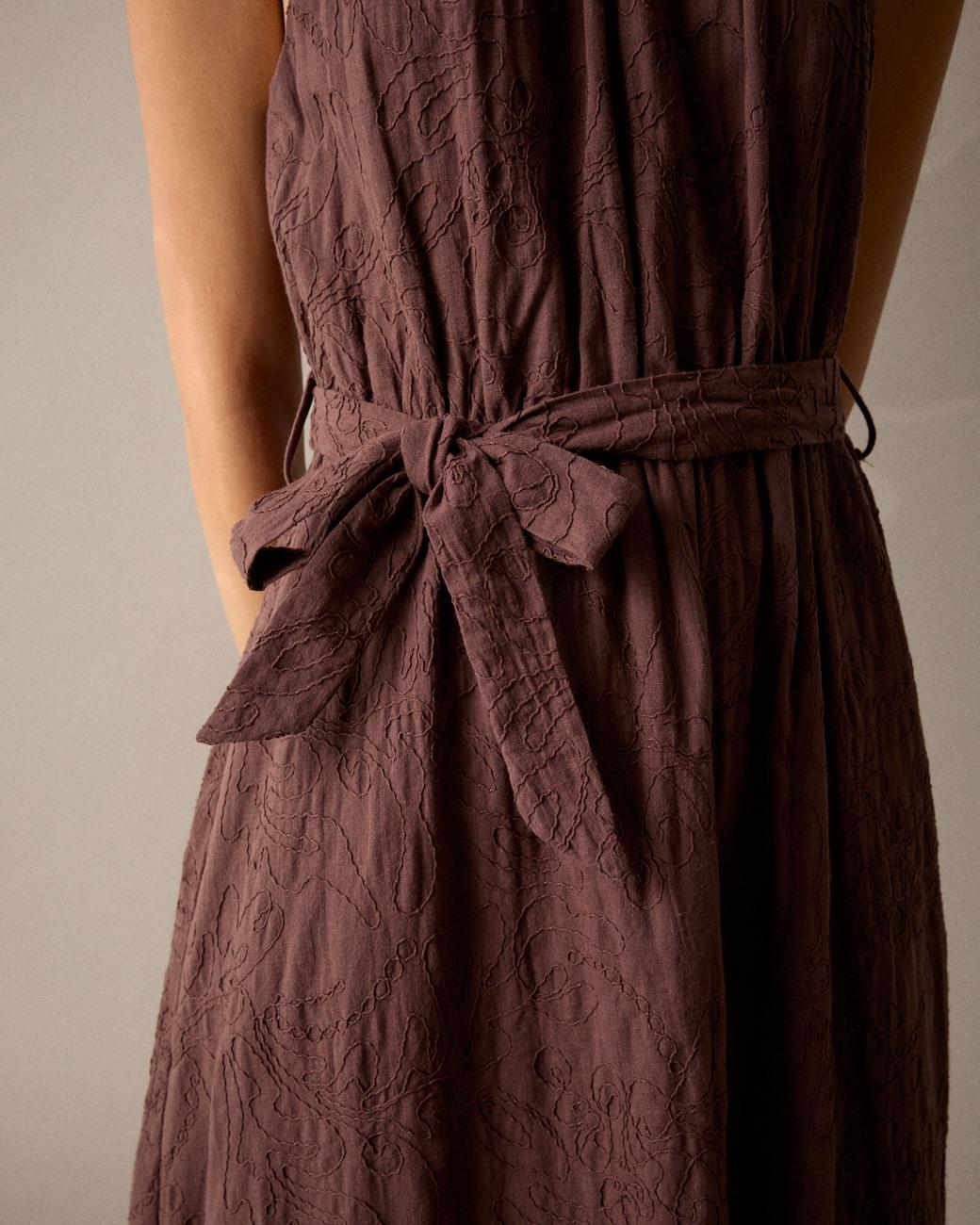 Besticktes Kleid mit Neckholder