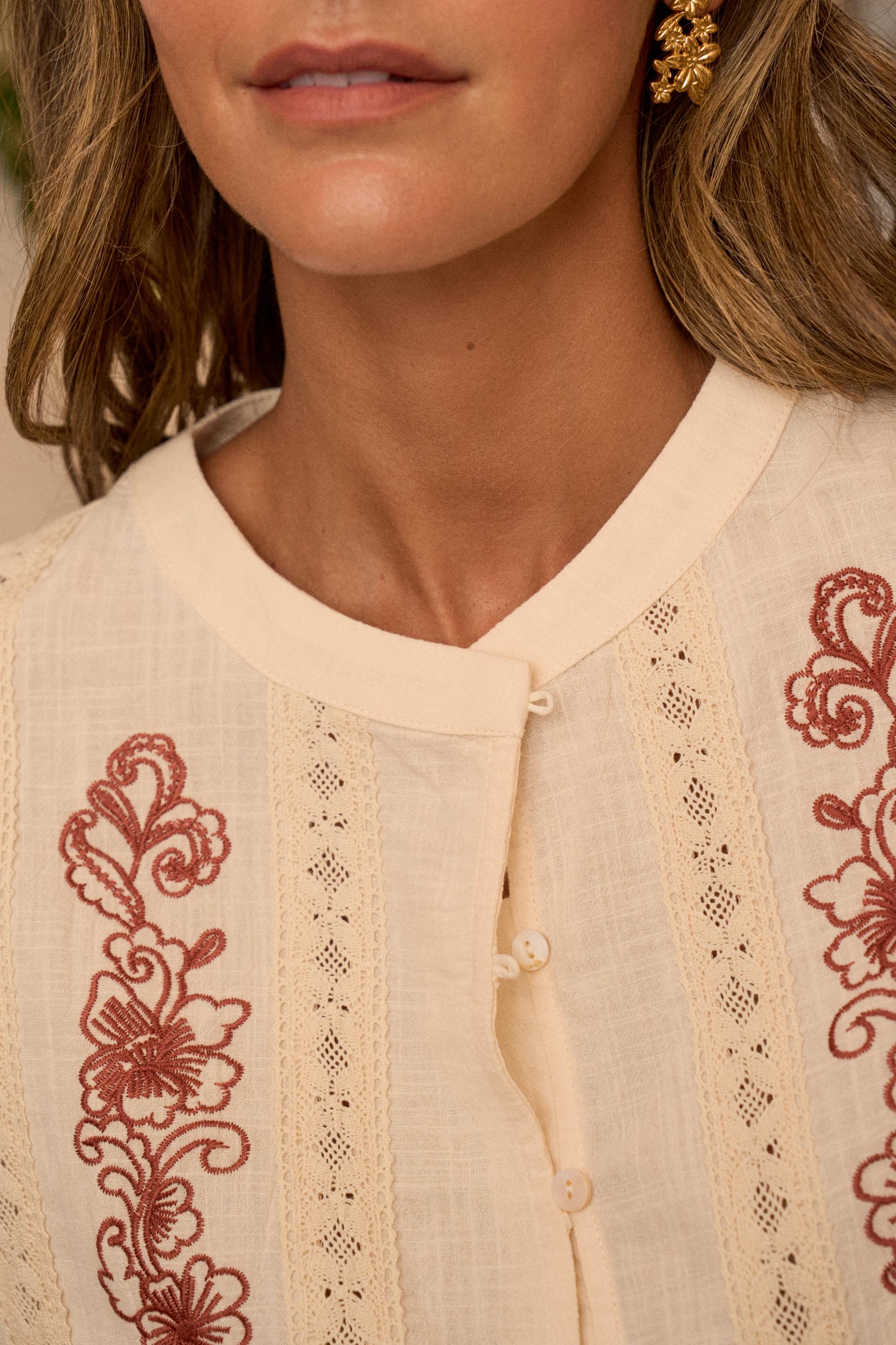 Bluse mit Stickerei Melisenda