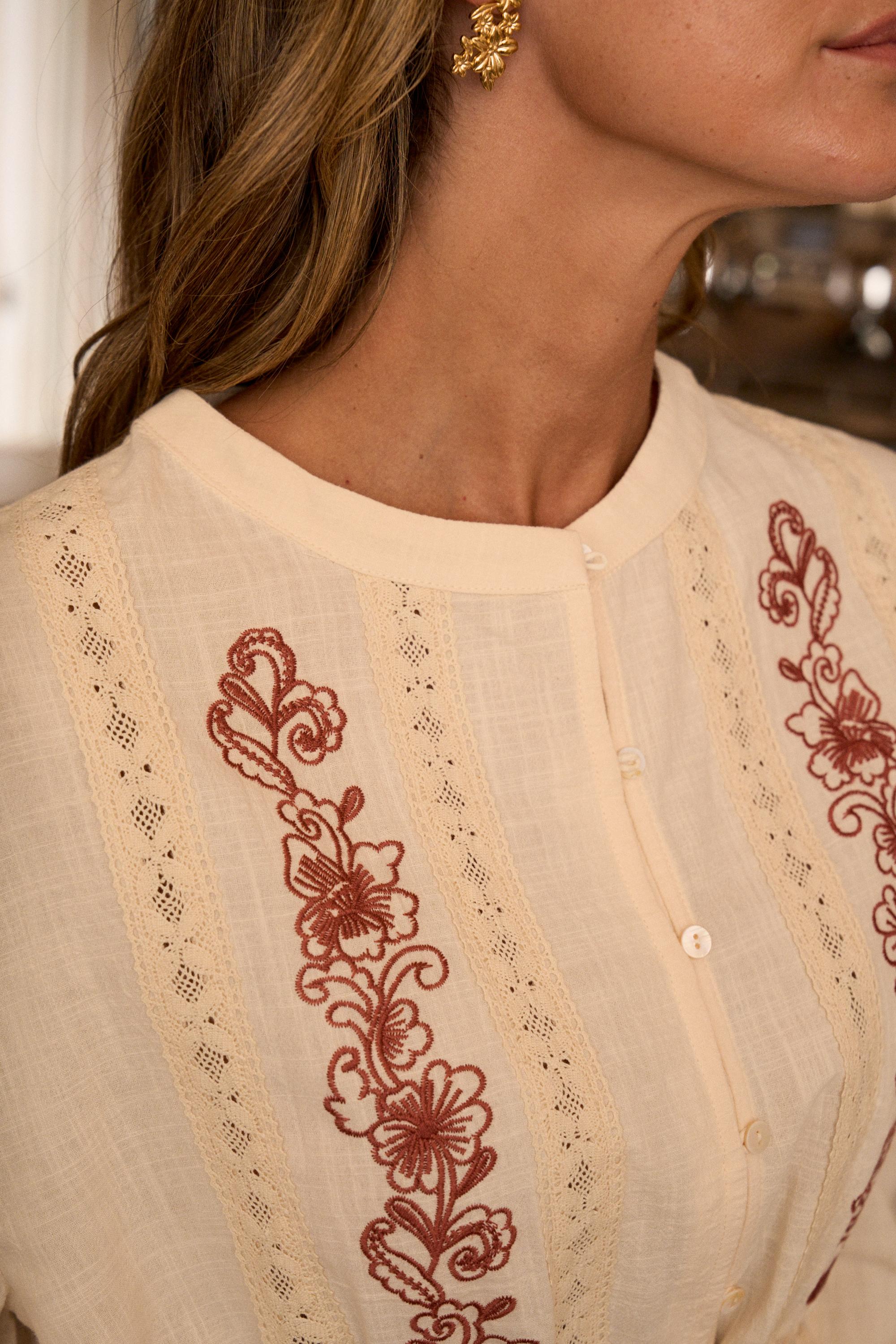 Bluse mit Stickerei Melisenda