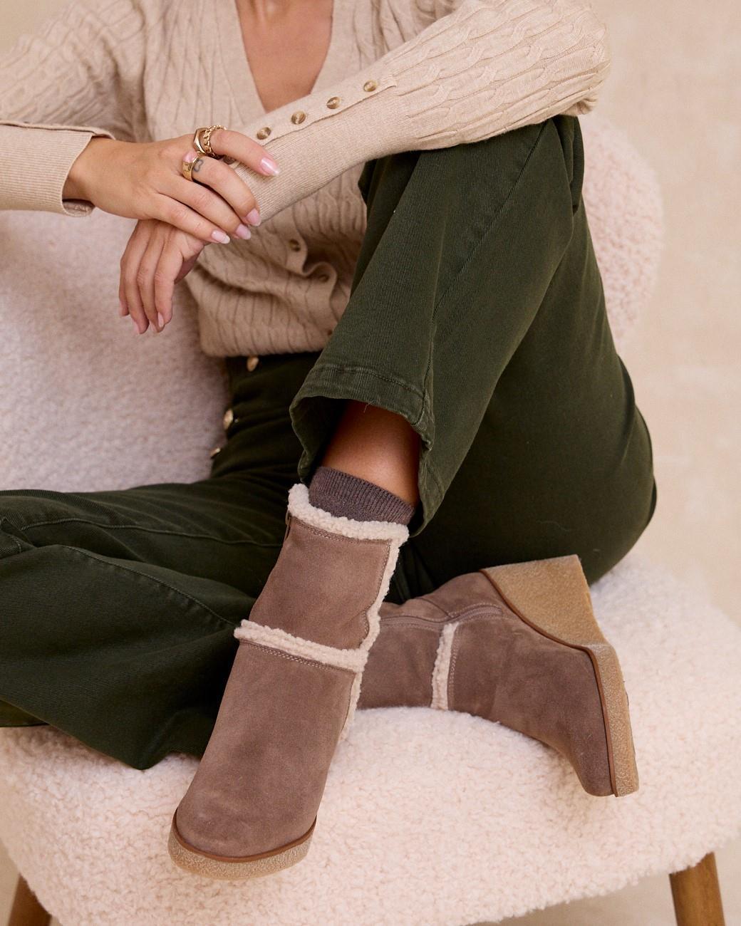 Taupefarbene Stiefelette Betina