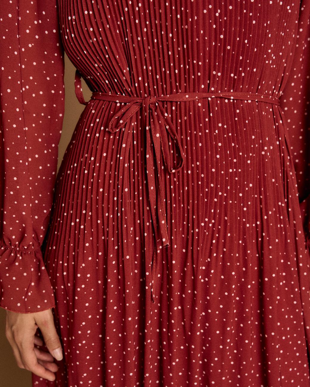 Kleid mit granatfarbenen Punkten
