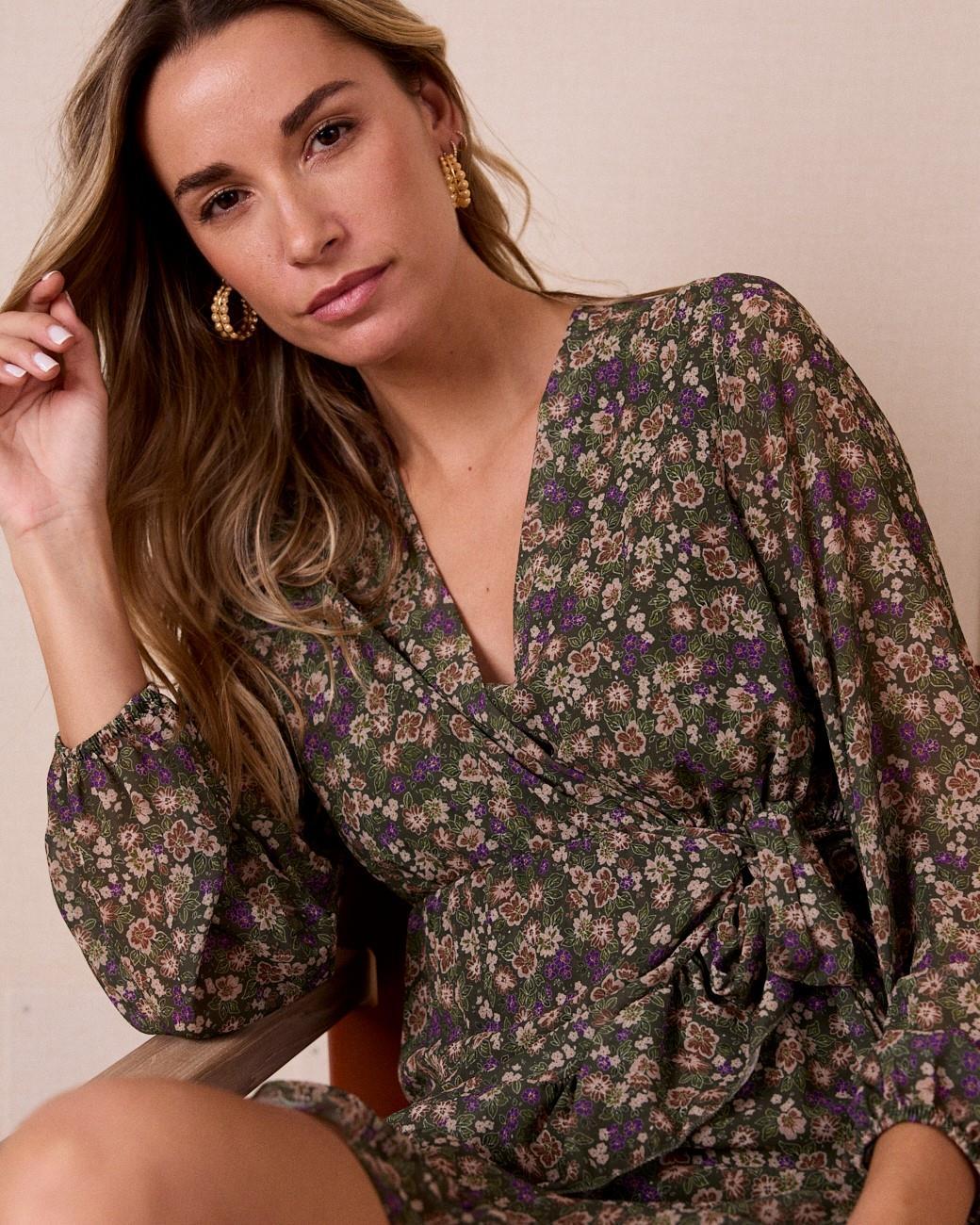 Kleid mit Nelkenmuster