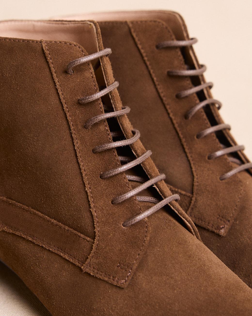 Ninne Stiefeletten mit Schnürsenkeln