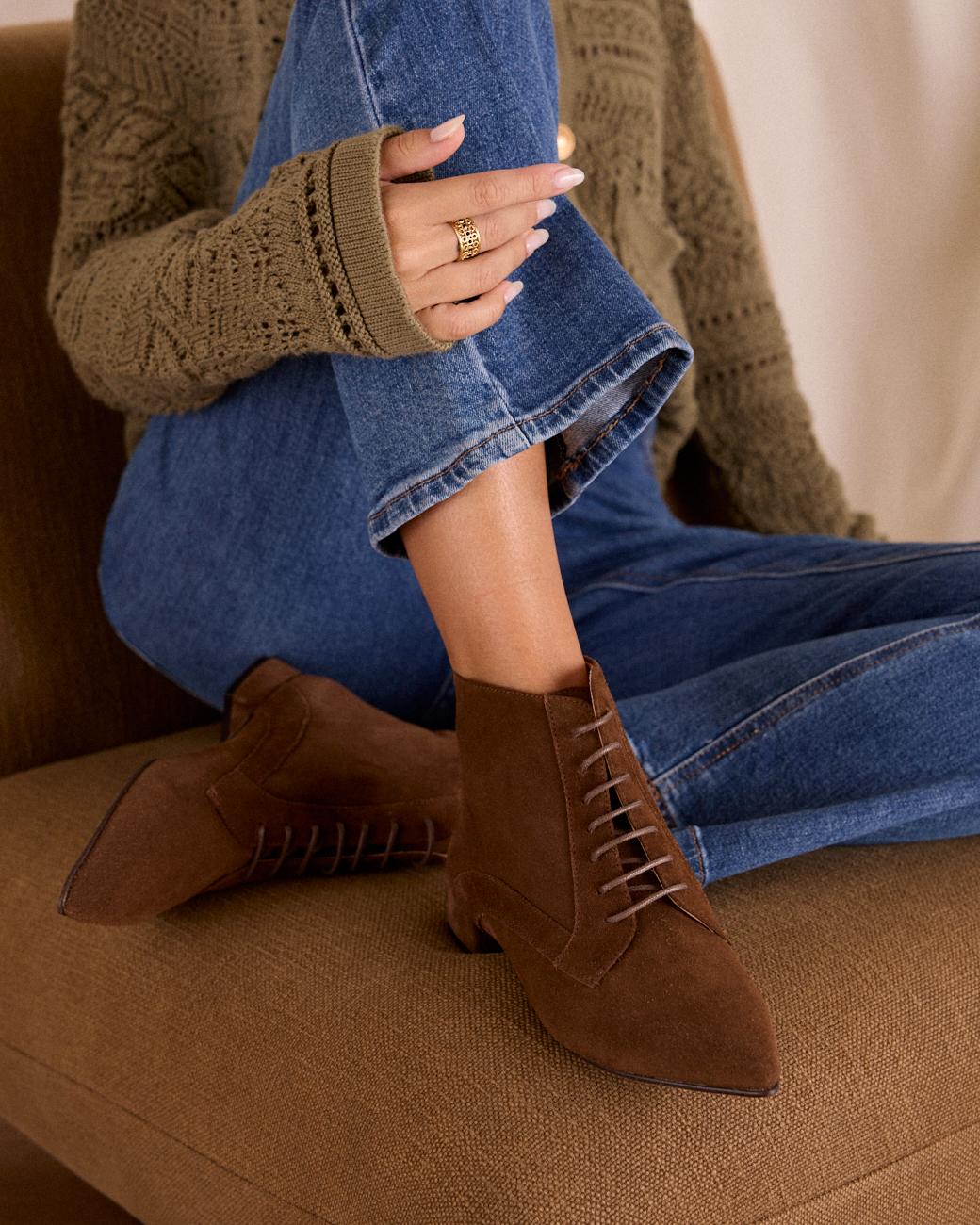 Ninne Stiefeletten mit Schnürsenkeln