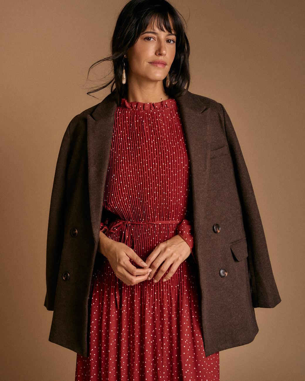 Kleid mit granatfarbenen Punkten