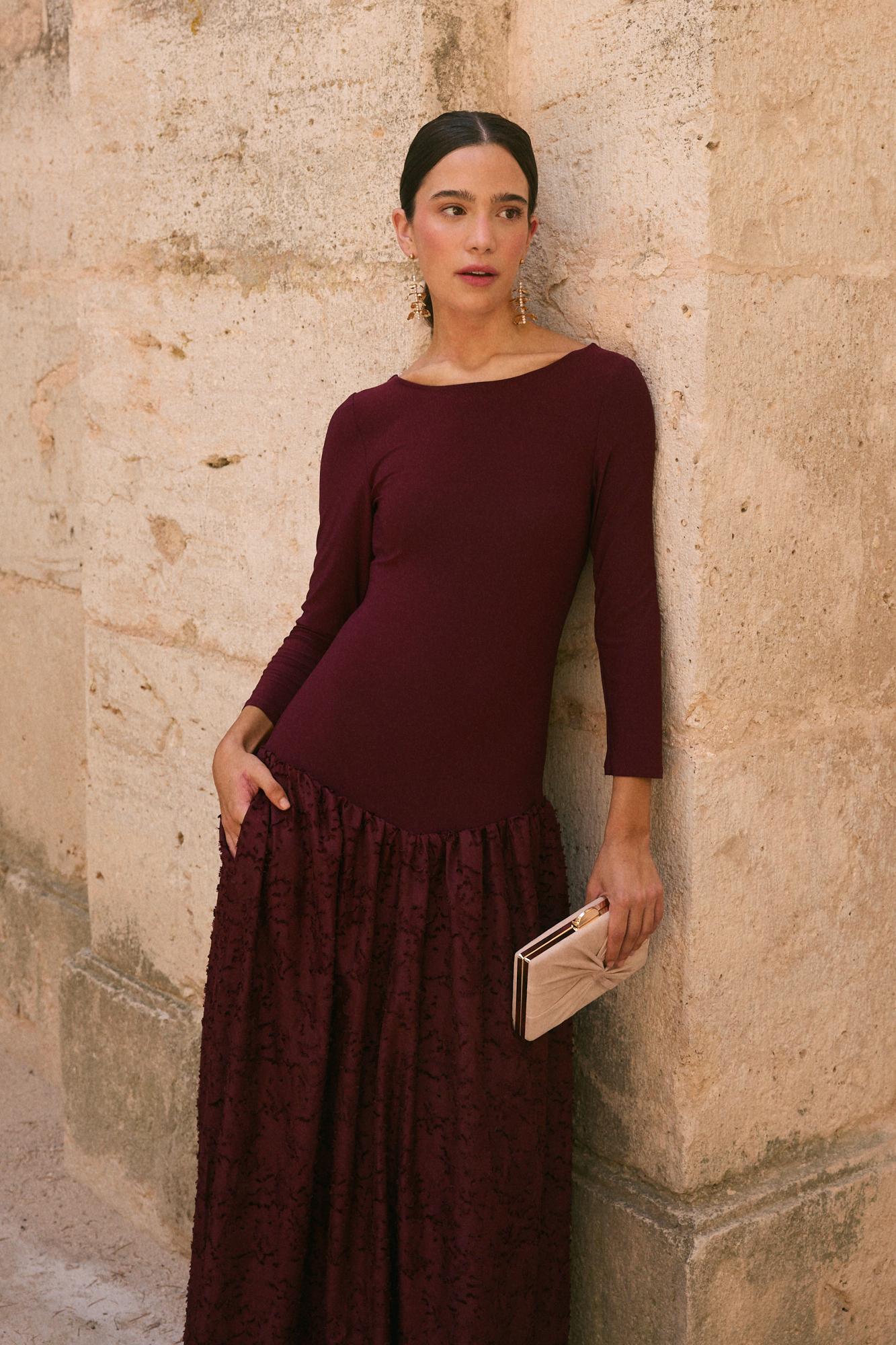 Kleid für Gäste in Granatrot
