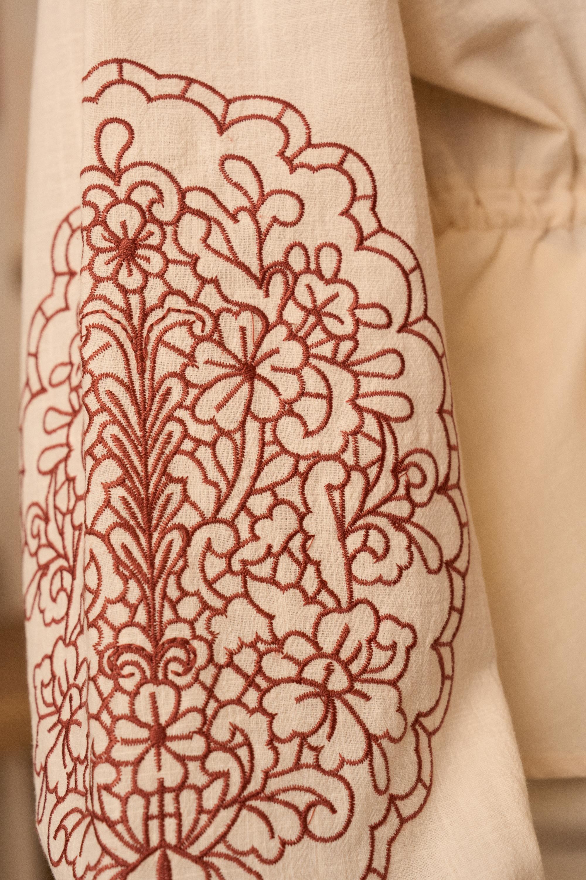 Bluse mit Stickerei Melisenda